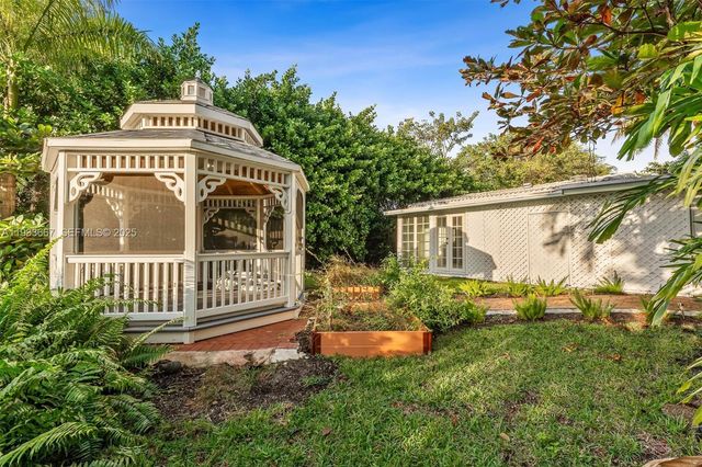 11770 Griffing Blvd, Biscayne Park, FL 33161