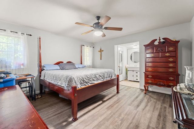 202 Fleetwood Court, Arlington, TX 76014
