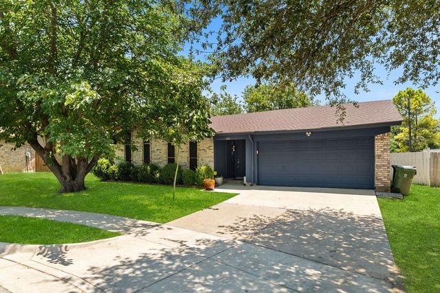 202 Fleetwood Court, Arlington, TX 76014