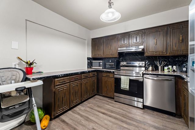 202 Fleetwood Court, Arlington, TX 76014