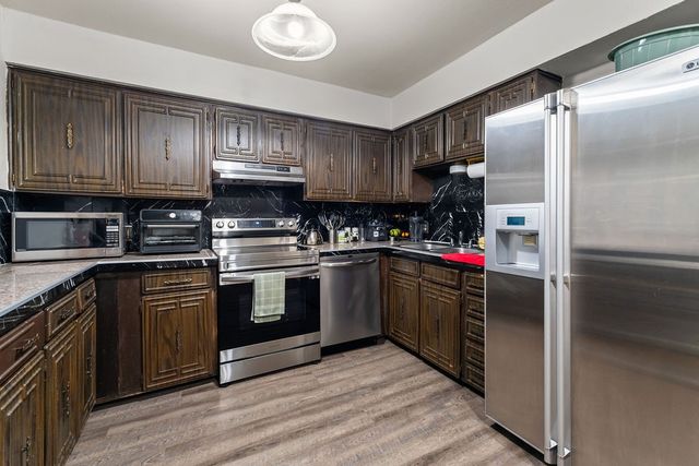 202 Fleetwood Court, Arlington, TX 76014