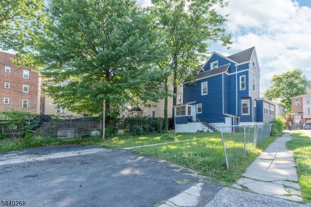 158 S Clinton St, East Orange City, NJ 07018