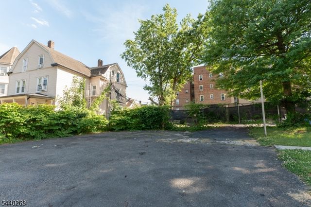 158 S Clinton St, East Orange City, NJ 07018