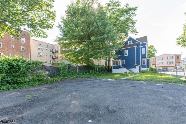 158 S Clinton St, East Orange City, NJ 07018