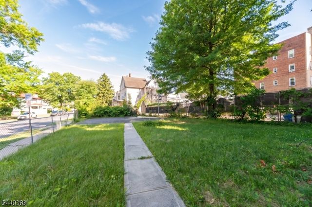 158 S Clinton St, East Orange City, NJ 07018