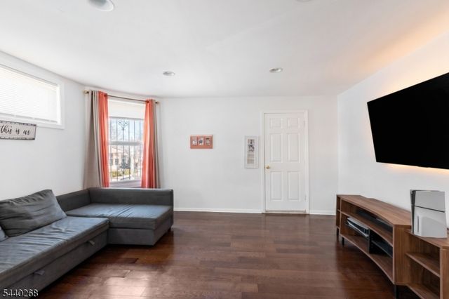 158 S Clinton St, East Orange City, NJ 07018