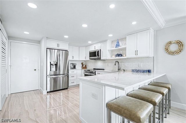 2150 Gulf Shore BLVD N 605, Naples, FL 34102