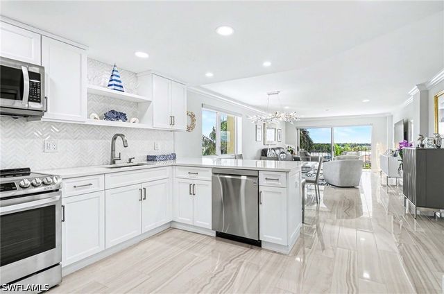 2150 Gulf Shore BLVD N 605, Naples, FL 34102