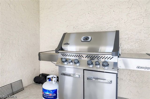 2150 Gulf Shore BLVD N 605, Naples, FL 34102