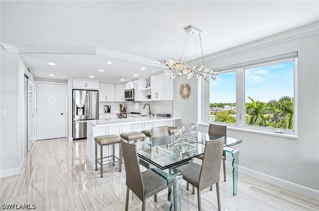 2150 Gulf Shore BLVD N 605, Naples, FL 34102