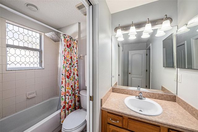 1023 LEGENDS PASS DRIVE, Valrico, FL 33594