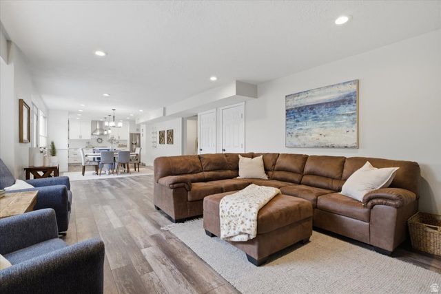 11689 S OAK MANOR DR, Sandy, UT 84092