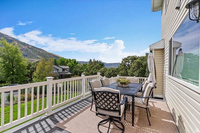 11689 S OAK MANOR DR, Sandy, UT 84092
