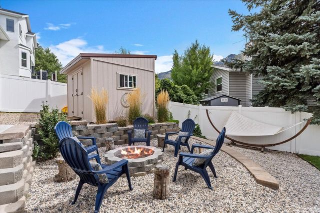 11689 S OAK MANOR DR, Sandy, UT 84092