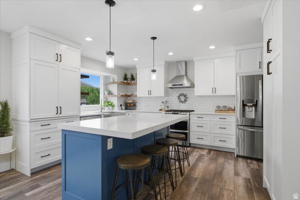 Image 2 of property listing at 11689 S OAK MANOR DR, Sandy, UT 84092
