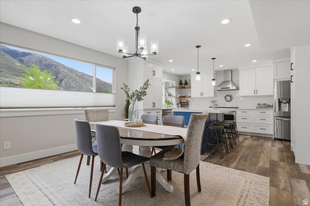 Image 13 of property listing at 11689 S OAK MANOR DR, Sandy, UT 84092