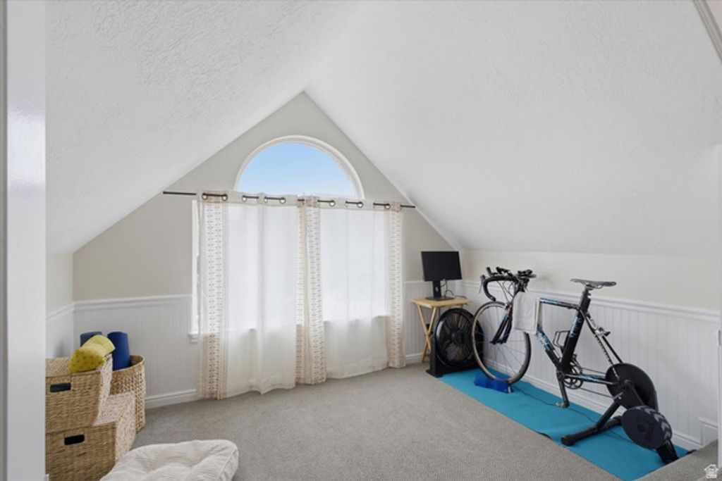 Image 18 of property listing at 11689 S OAK MANOR DR, Sandy, UT 84092