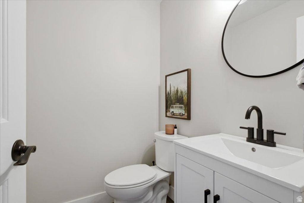 Image 25 of property listing at 11689 S OAK MANOR DR, Sandy, UT 84092