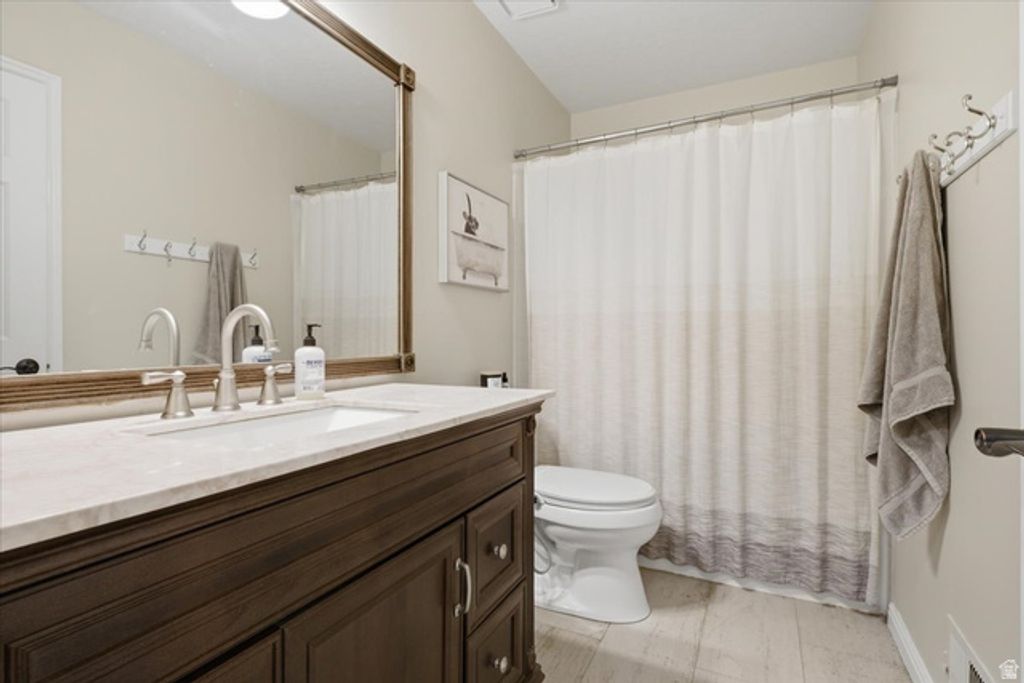 Image 34 of property listing at 11689 S OAK MANOR DR, Sandy, UT 84092