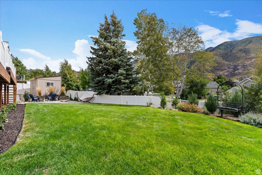 Image 40 of property listing at 11689 S OAK MANOR DR, Sandy, UT 84092