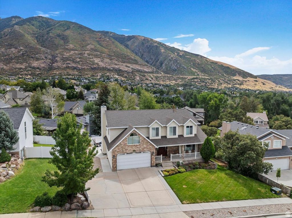 Image 43 of property listing at 11689 S OAK MANOR DR, Sandy, UT 84092