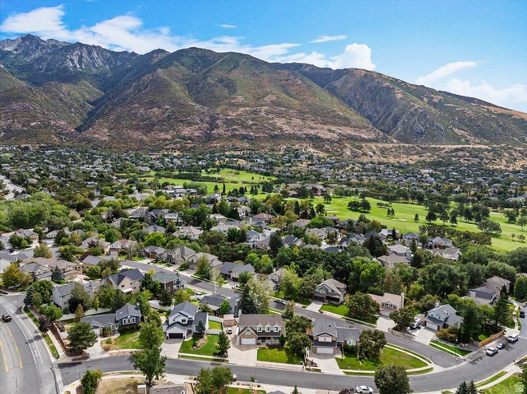 Image 46 of property listing at 11689 S OAK MANOR DR, Sandy, UT 84092
