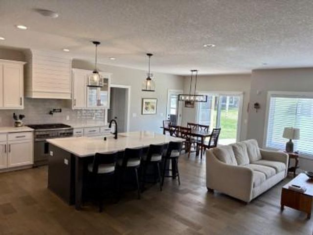 9613 W Wind Trail, Woodbury, MN 55129