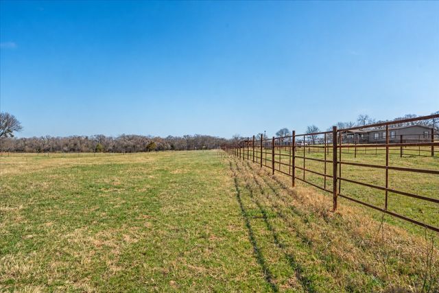 724 Gilliland Road, Springtown, TX 76082