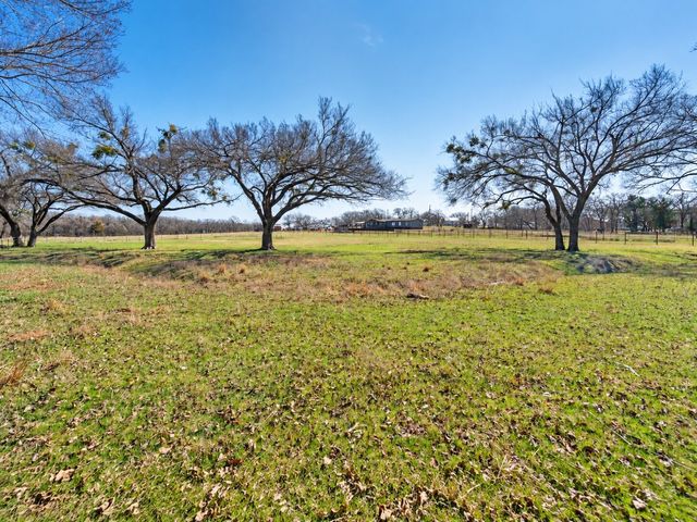 724 Gilliland Road, Springtown, TX 76082