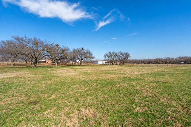 724 Gilliland Road, Springtown, TX 76082
