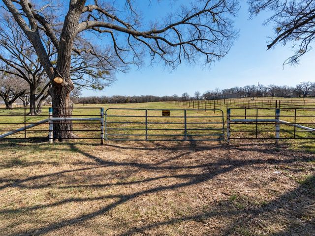 724 Gilliland Road, Springtown, TX 76082