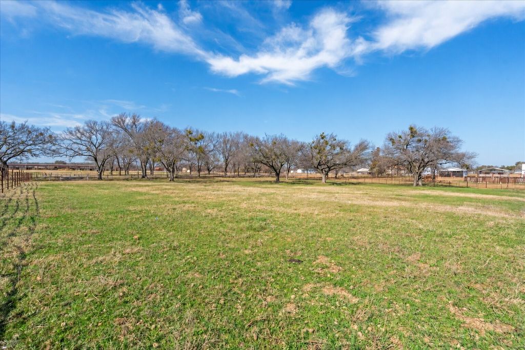 724 Gilliland Road, Springtown, TX 76082