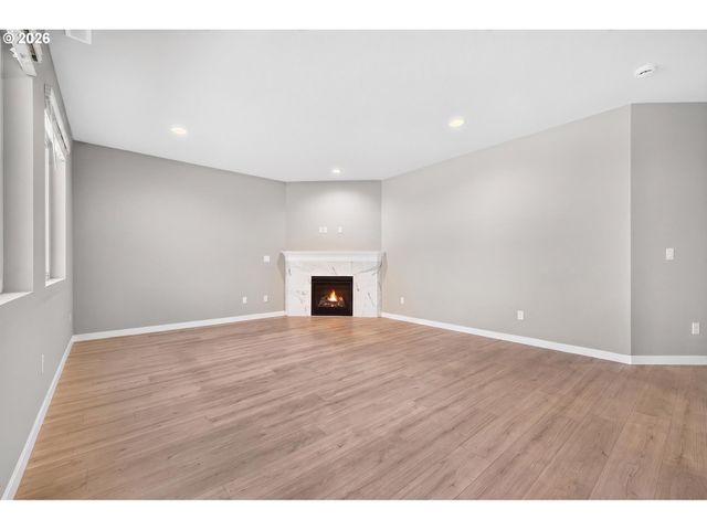 222 W 17TH St, Lafayette, OR 97127