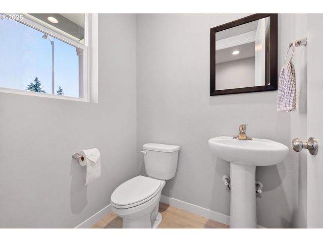 222 W 17TH St, Lafayette, OR 97127
