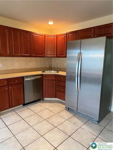 5619 Stonecroft Lane, Lower Macungie Twp, PA 18106