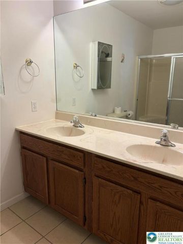 5619 Stonecroft Lane, Lower Macungie Twp, PA 18106