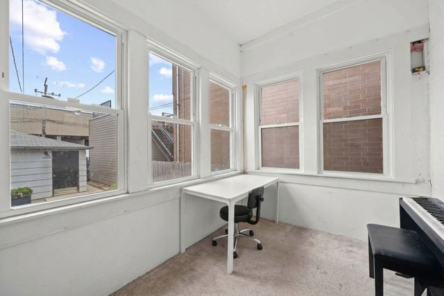 2024 W Superior Street, Chicago, IL 60612