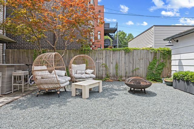 2024 W Superior Street, Chicago, IL 60612
