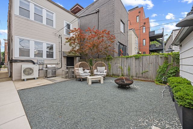 2024 W Superior Street, Chicago, IL 60612