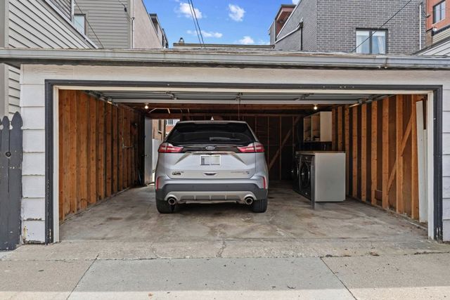 2024 W Superior Street, Chicago, IL 60612