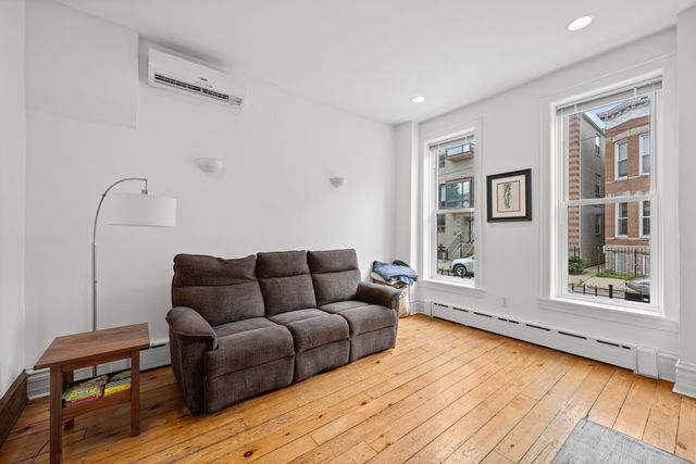 2024 W Superior Street, Chicago, IL 60612