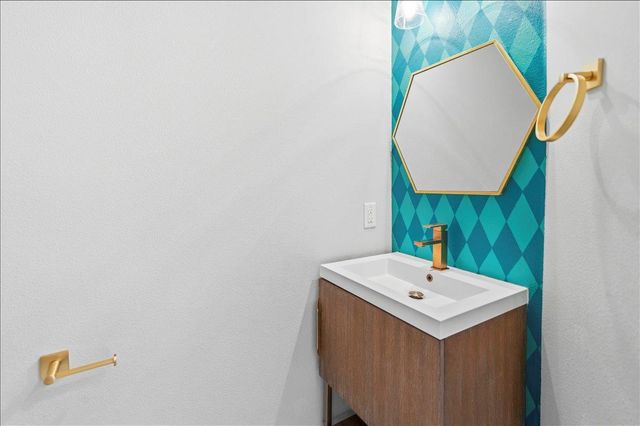 5600 Bonneville BND, Austin, TX 78744