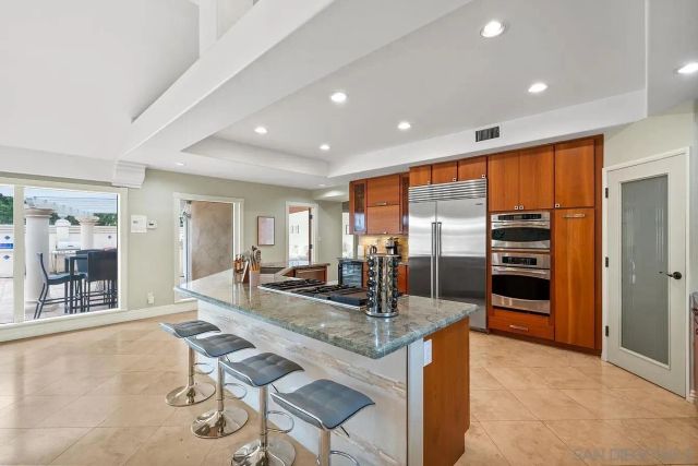 5432 Candlelight Drive, La Jolla, CA 92037