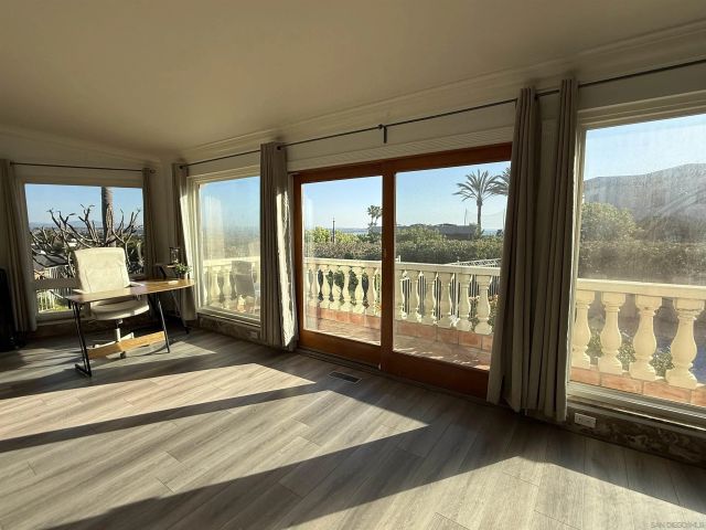 5432 Candlelight Drive, La Jolla, CA 92037