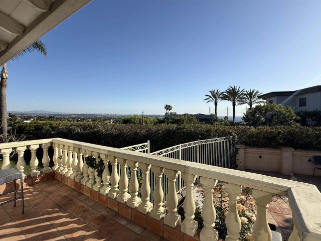 5432 Candlelight Drive, La Jolla, CA 92037