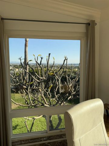 5432 Candlelight Drive, La Jolla, CA 92037