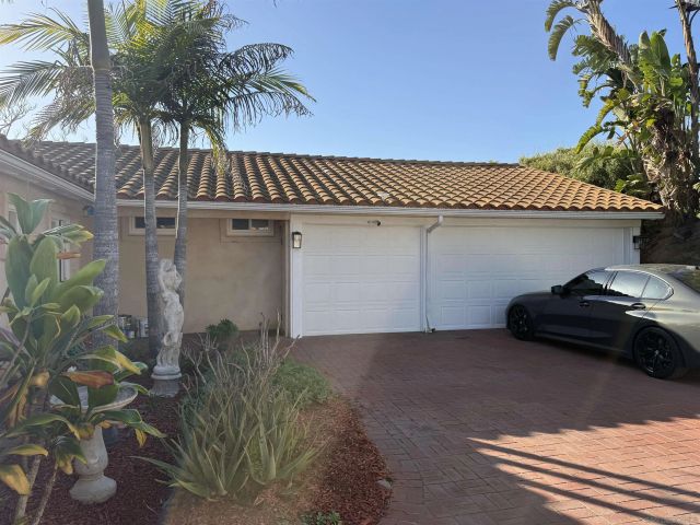 5432 Candlelight Drive, La Jolla, CA 92037