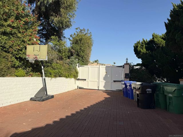 5432 Candlelight Drive, La Jolla, CA 92037