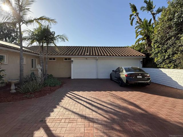 5432 Candlelight Drive, La Jolla, CA 92037