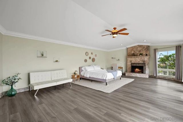 5432 Candlelight Drive, La Jolla, CA 92037